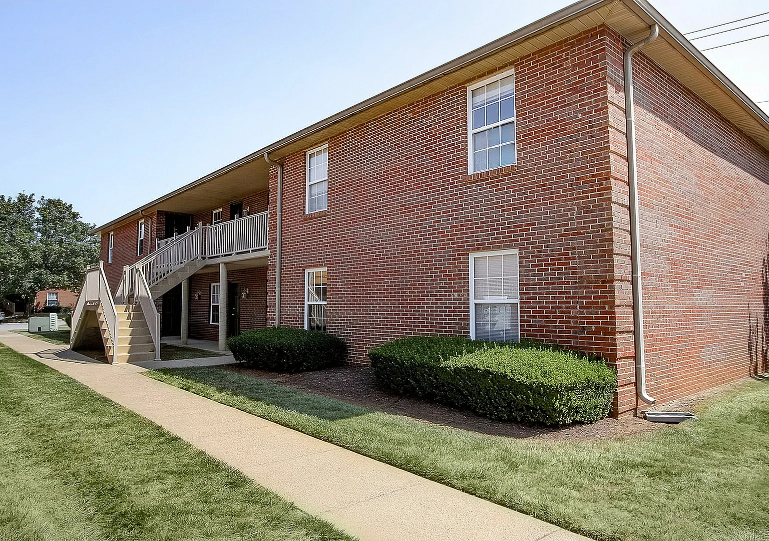 Lyndon Crossings Apartments — Photo 4