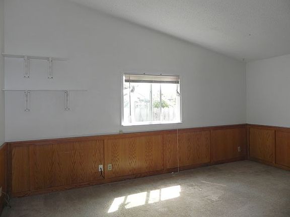 4th image of 221 Pamela Ct