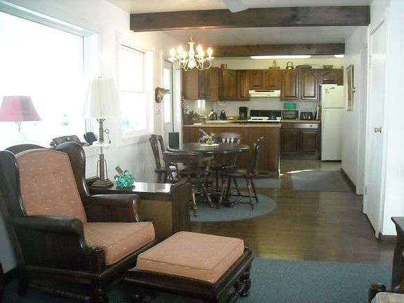 4th image of 3350 Highland Ave