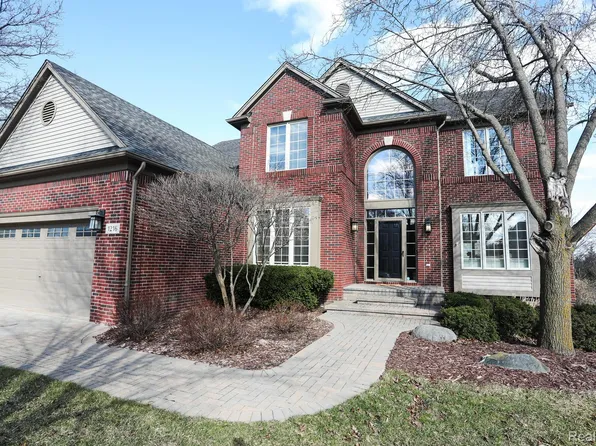 1216 Letica Dr, Rochester, MI 48307
