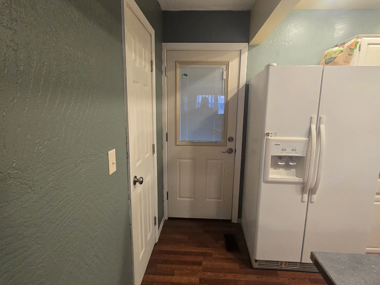 2 bed, 1.5 bath, 984 sqft, $2,100 — Photo 4