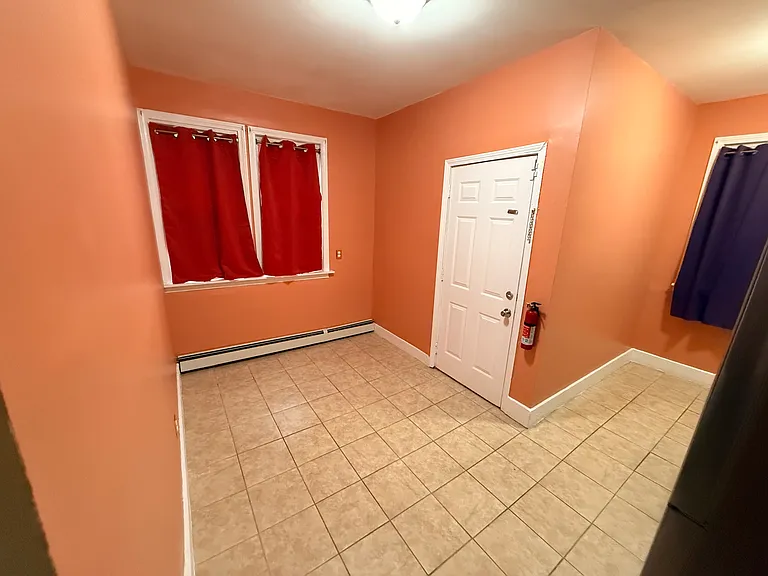 292-296 Knight St #1 — Photo 6