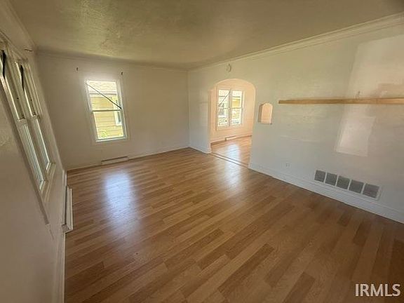3rd image of 810 Huey St