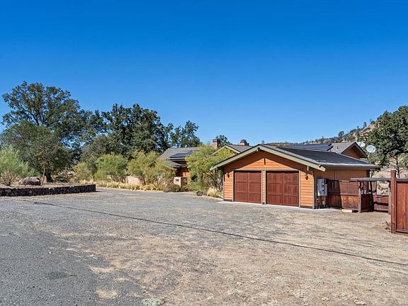 3rd image of 1900 Stagecoach Canyon Road