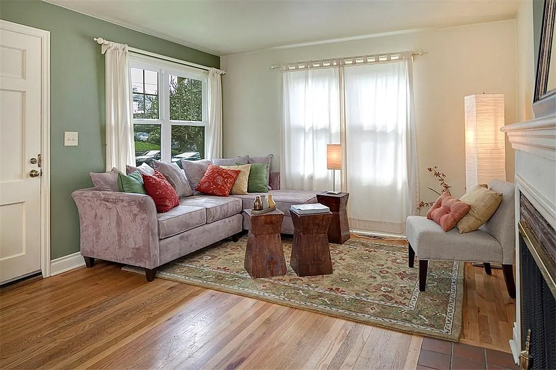 3 bed, 1.5 bath, 1300 sqft, $3,750 — Photo 2