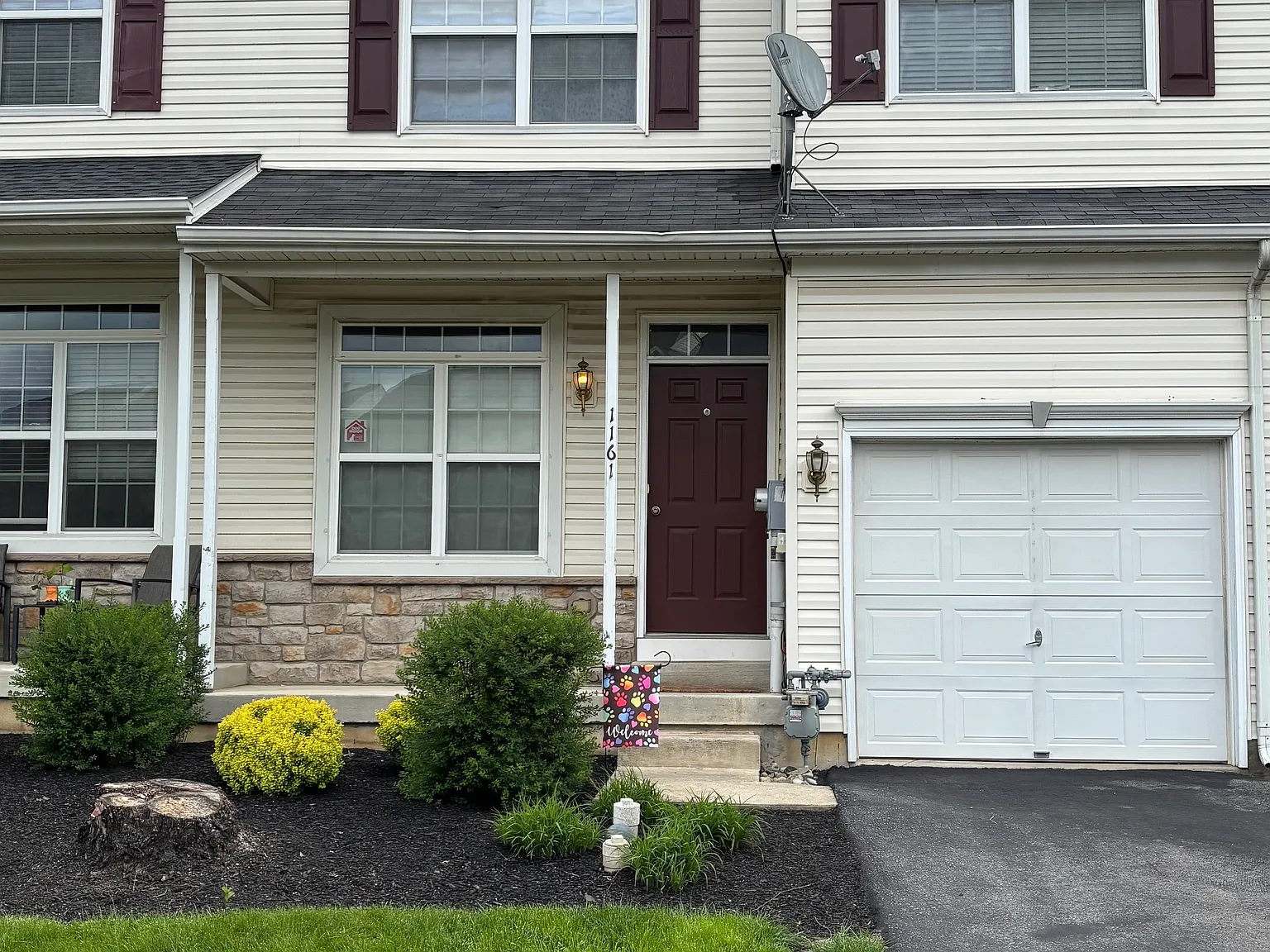 3 bed, 2.5 bath, 2170 sqft, $2,500 — Photo 1