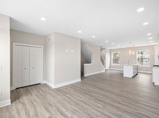 2893 Summers Pl, Troy, MI 48084