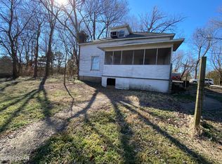 1602 Pineville Rd, Neosho, MO 64850