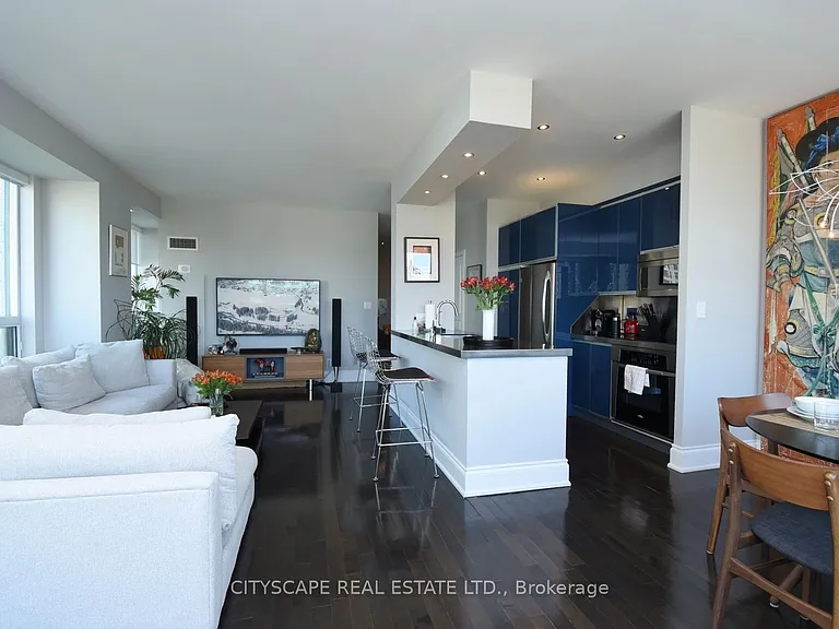 903 Bloor St W — Photo 4