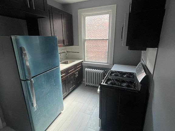 3rd image of 253 Lafayette Ave #21