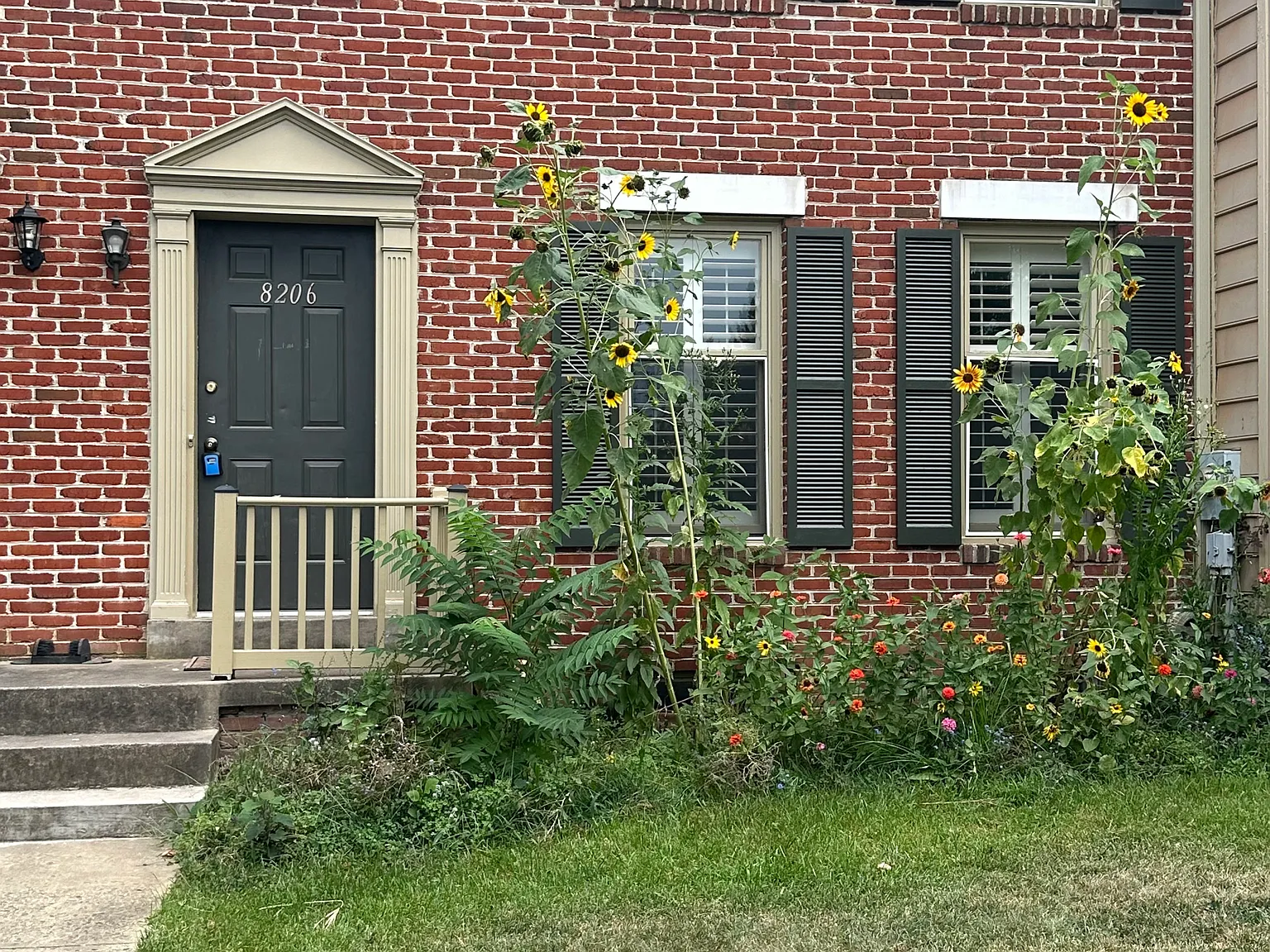 4 bed, 3.5 bath, 1280 sqft, $2,600 — Photo 1
