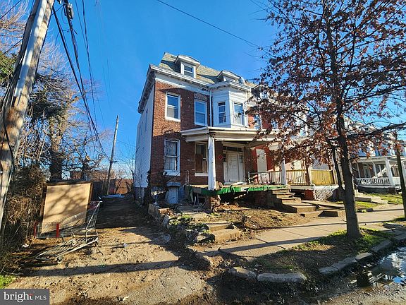 4th image of 3928 Ridgewood Ave