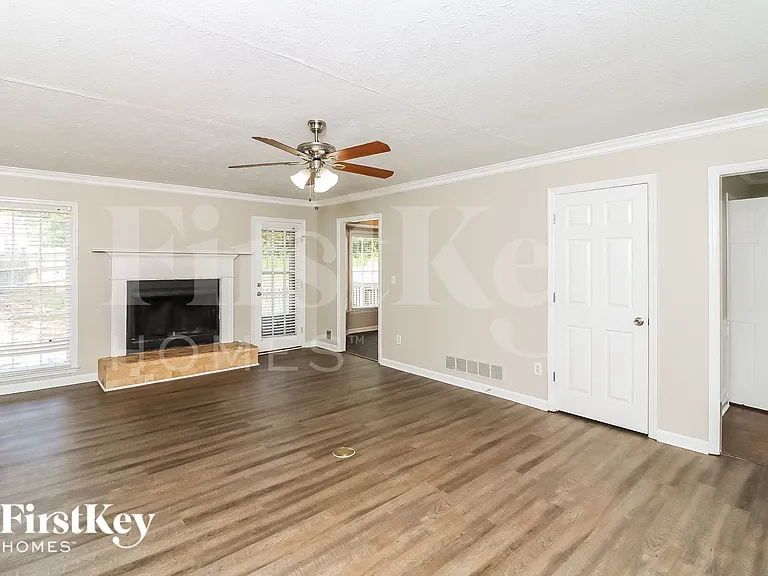1948 Winding Creek Ln SW — Photo 4
