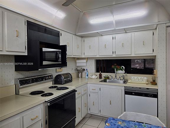 3rd image of 8834 W McNab Rd APT 201