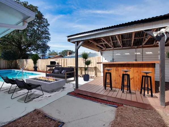 89 Berwick Cir, Shalimar, FL 32579