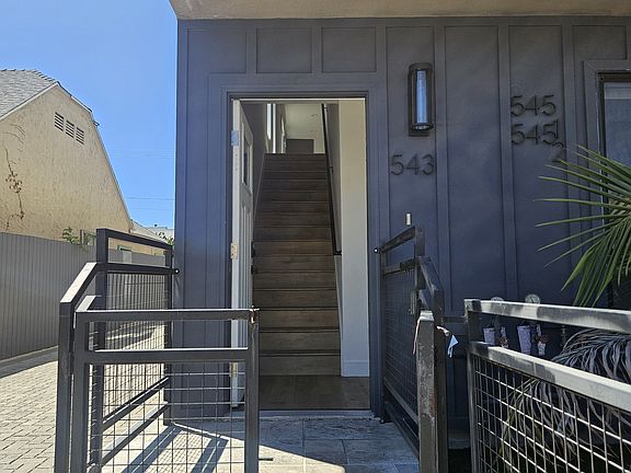 2nd image of 543 N Kingsley Dr #1/2