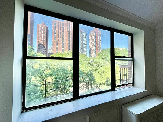 Rented by HOLTON REAL ESTATE INC. | media 18