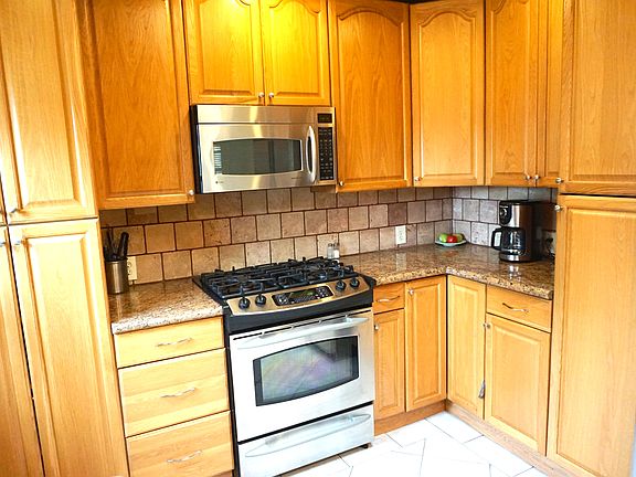 4th image of 11703 Ringwood Ave