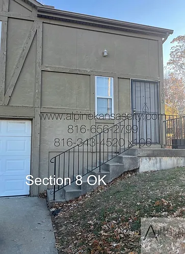 1805 Jackson Ave Photo 1