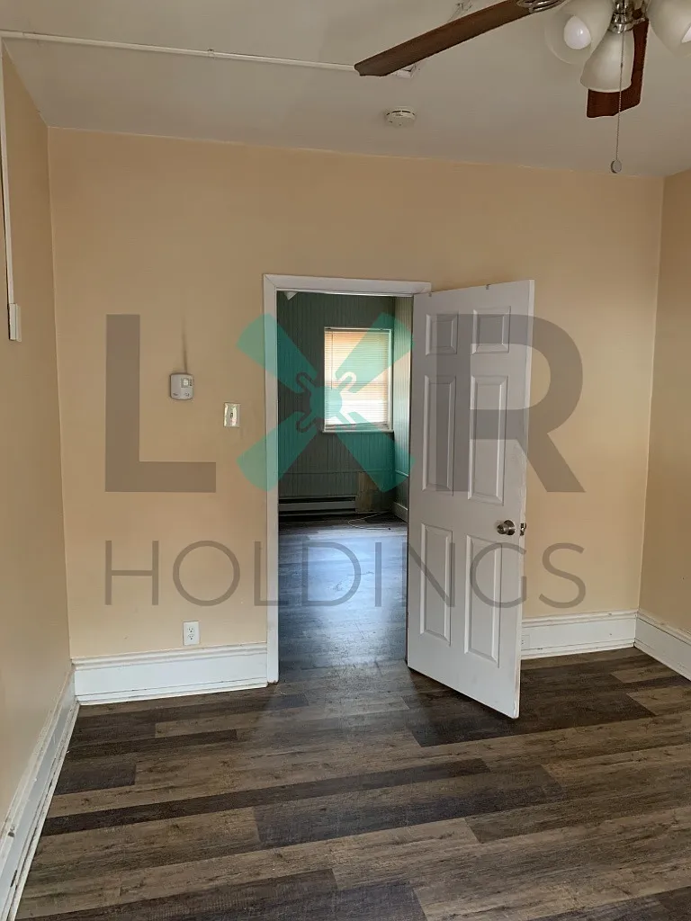 Building Photo - 508 W Airy St