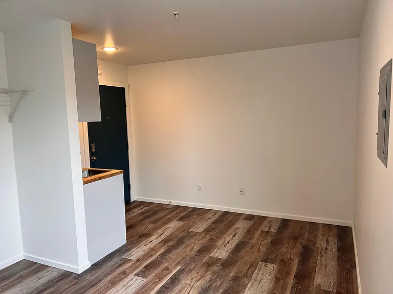 714 10th Ave E #10 — Photo 6