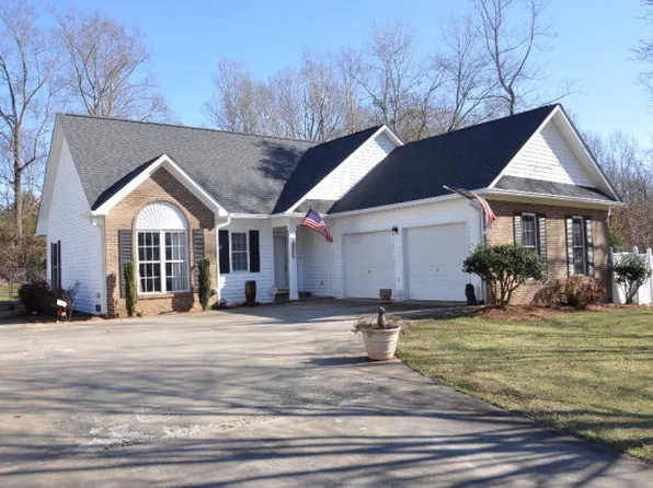 218 Pine Brook Pl, Wilkesboro, NC 28697