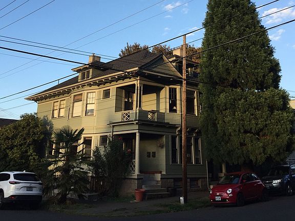 2nd image of 3001 SE Ankeny St #3005