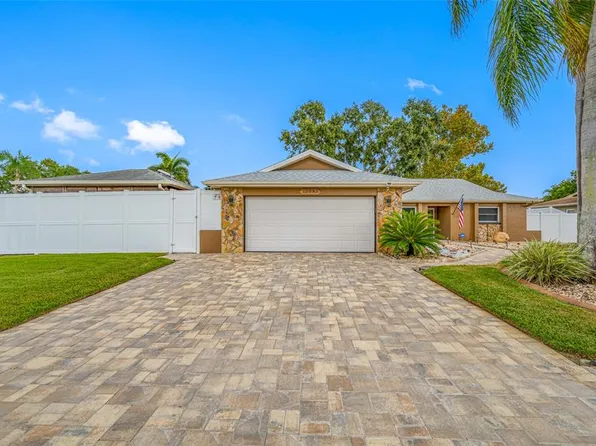 12083 72nd St, Largo, FL 33773