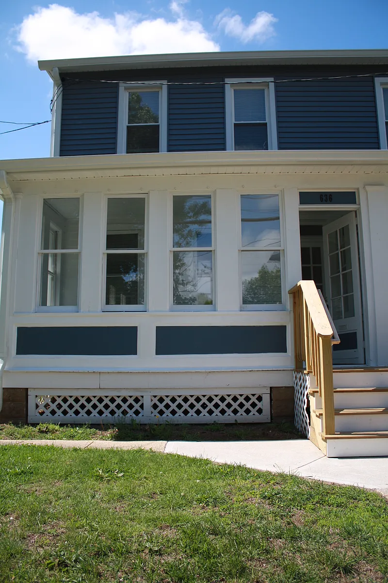 Building Photo - 636 E Front St