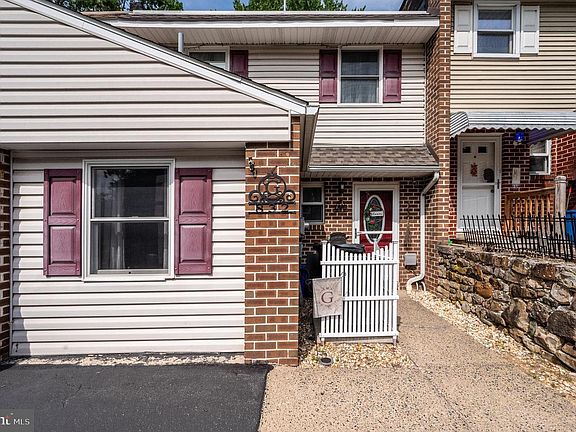 2nd image of 832 Woodchuck Ln