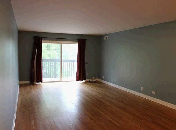 5th image of 16W571 Mockingbird Ln APT 201