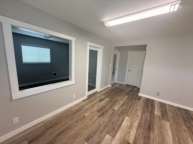 490 N Pine St — Photo 7