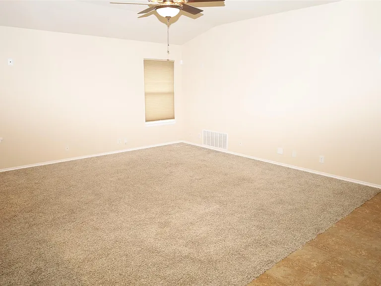 1804 Golden Arrow Ave — Photo 4