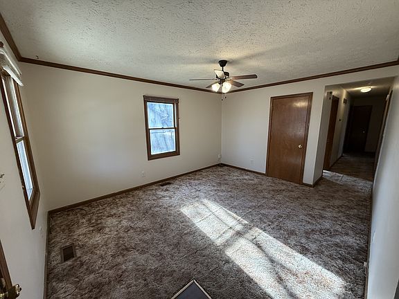 3rd image of 508 Illinois St