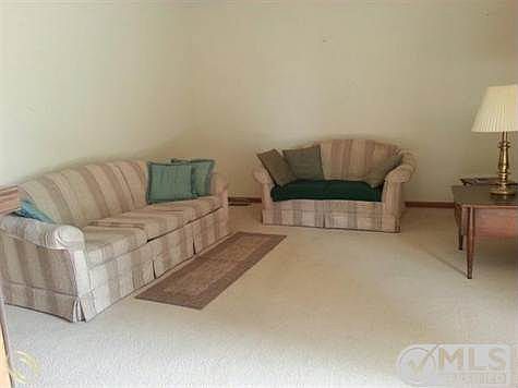 LIVING ROOM.jpg