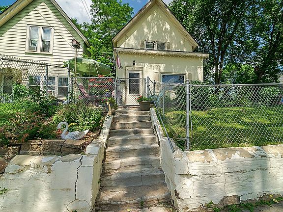 2nd image of 163 Acker St E