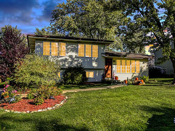 2nd image of 411 S Thornwood Dr