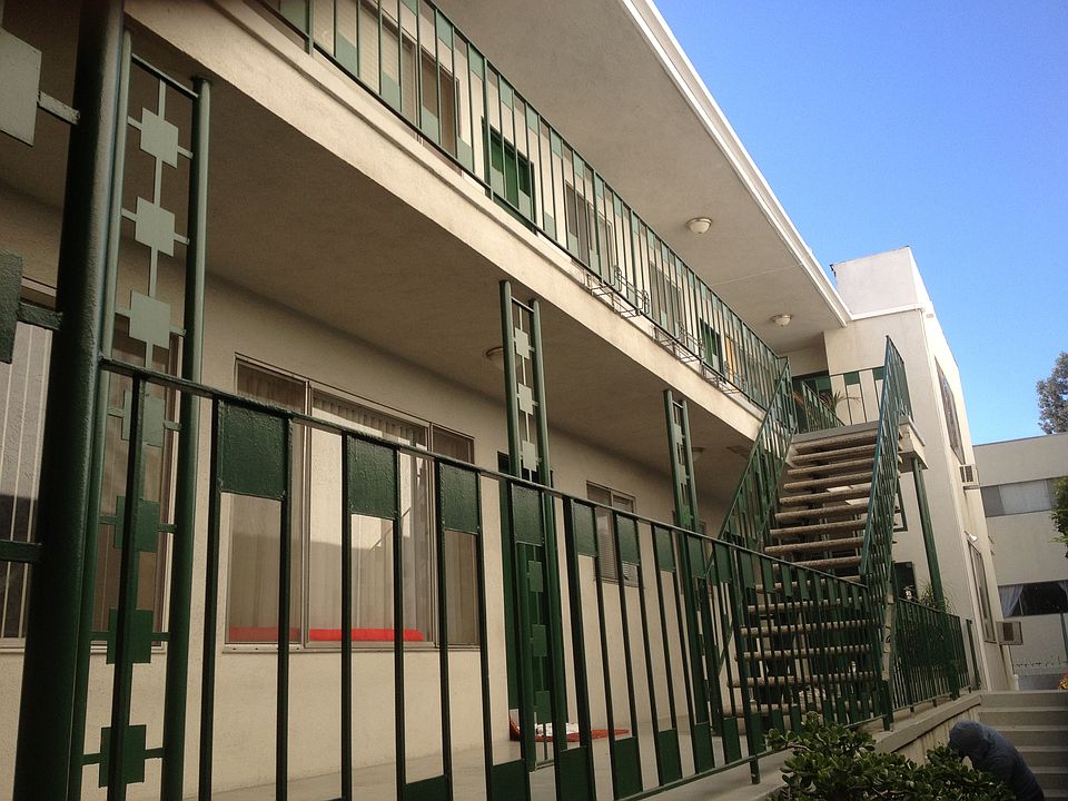 1st image of 1343 N Sierra Bonita Ave APT 4