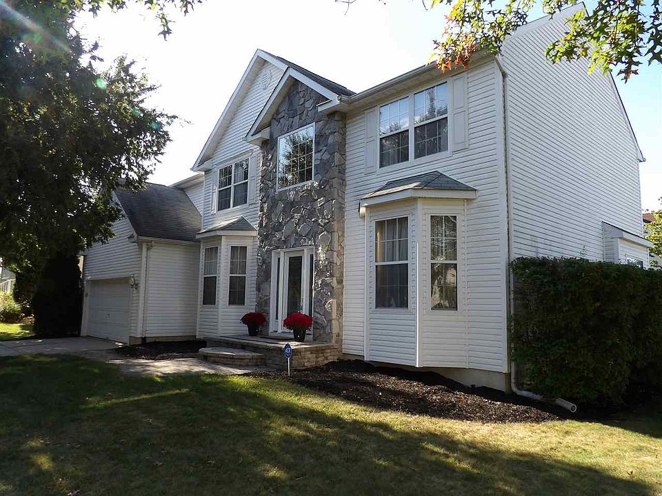 1st image of 8 Bisbee Dr