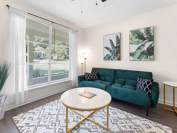 2nd image of 2554 Everett Ave #1