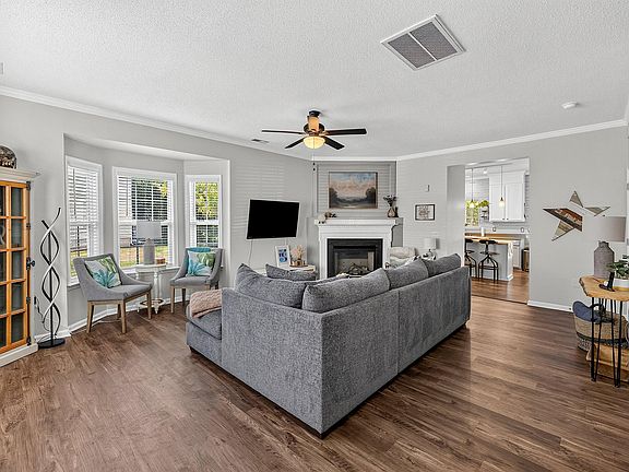 3rd image of 2917 Gross Ave