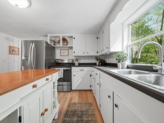 3rd image of 4 Tinker Road