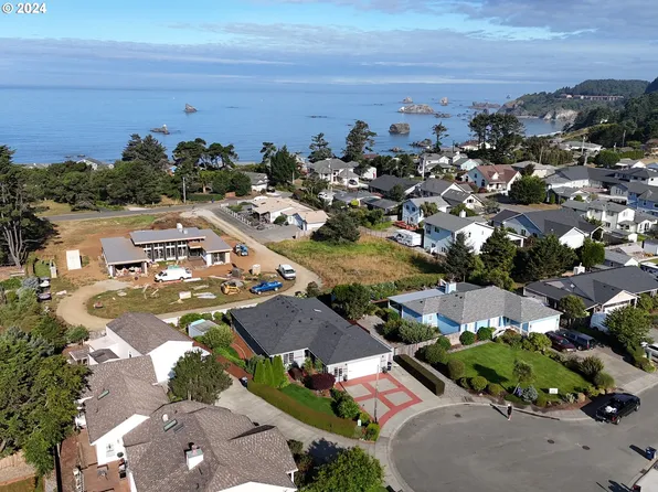 17240 Garvin Ct, Brookings, OR 97415