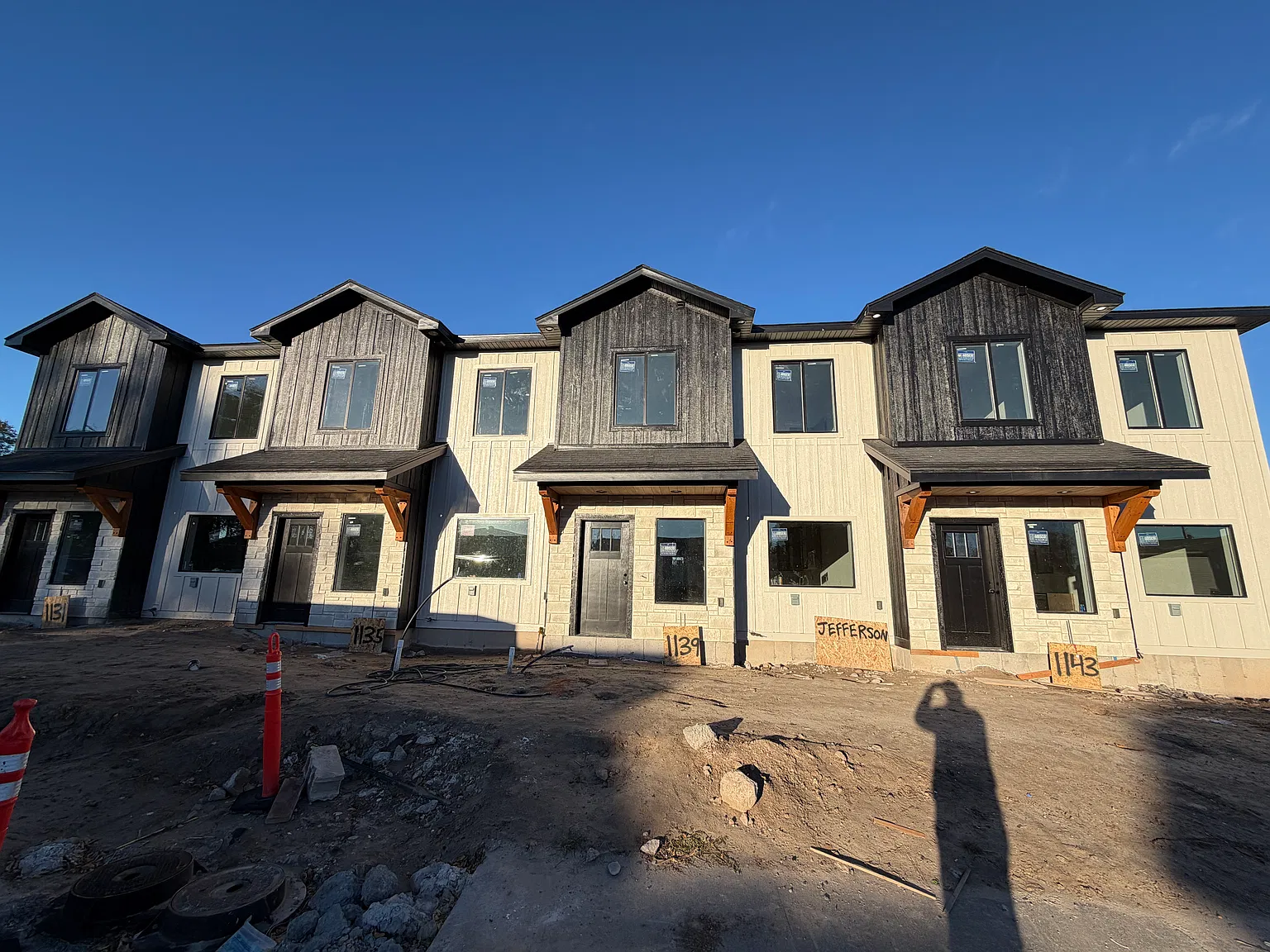 1127 Jefferson Ave — Photo 3