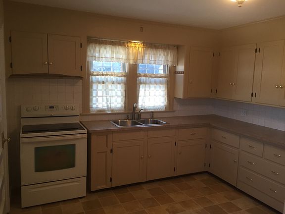 Kitchen:  Glass top stove