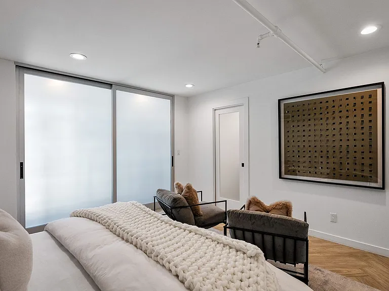 1037 N Laurel Ave #19C — Photo 39