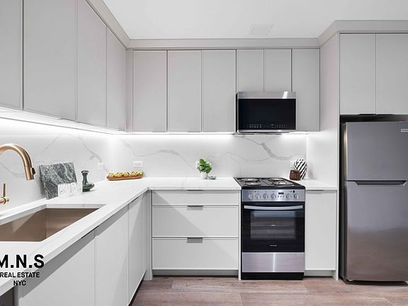 4th image of 788 Willoughby Ave #403