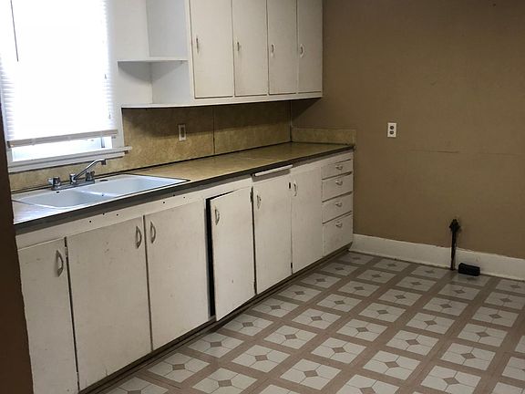 3rd image of 640 W South St