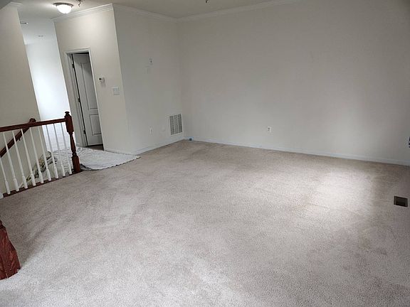 5th image of 220 Ironwood Manor Dr