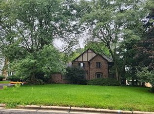 720 Presidential Dr, Youngstown, OH 44512